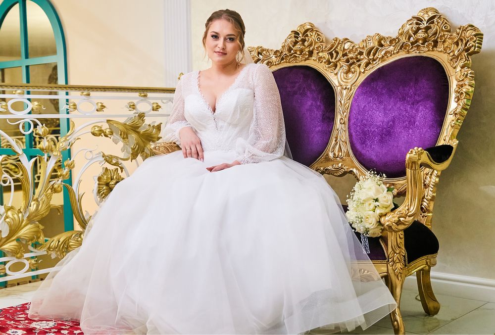 Весільна сукня довга пишна