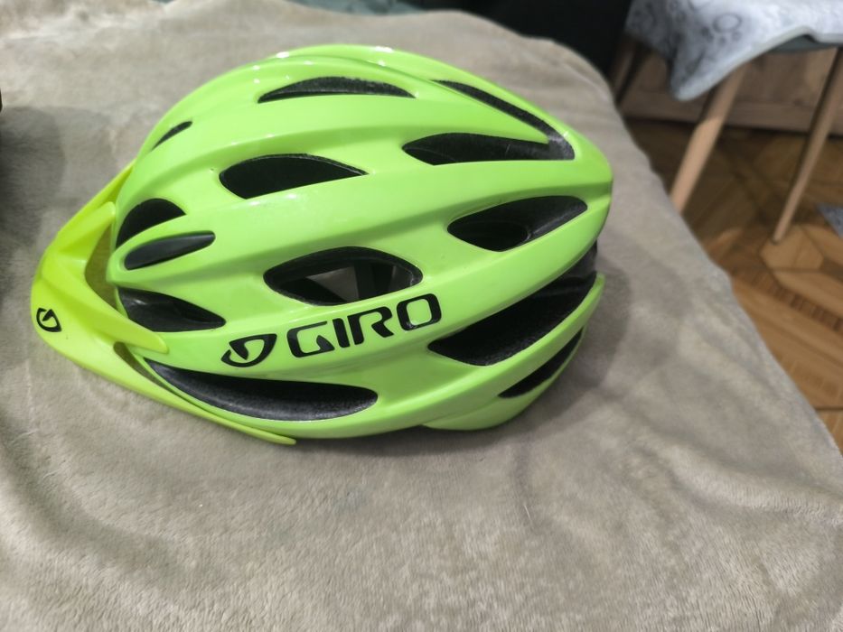 Conjunto BTT — Capacete Giro + Sapatos de Encaixe (Quase Novos)