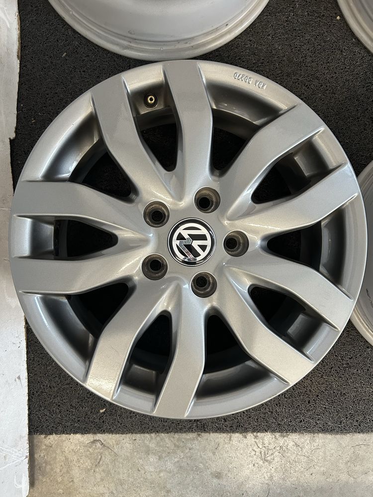 212 Felgi Aluminiowe VW volkswagen R 16 5x112 otwór 57,1 Bardzo Ładne