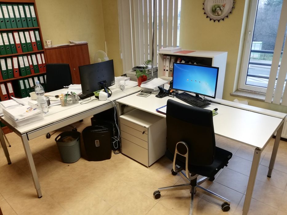 Zestaw mebli biurowych