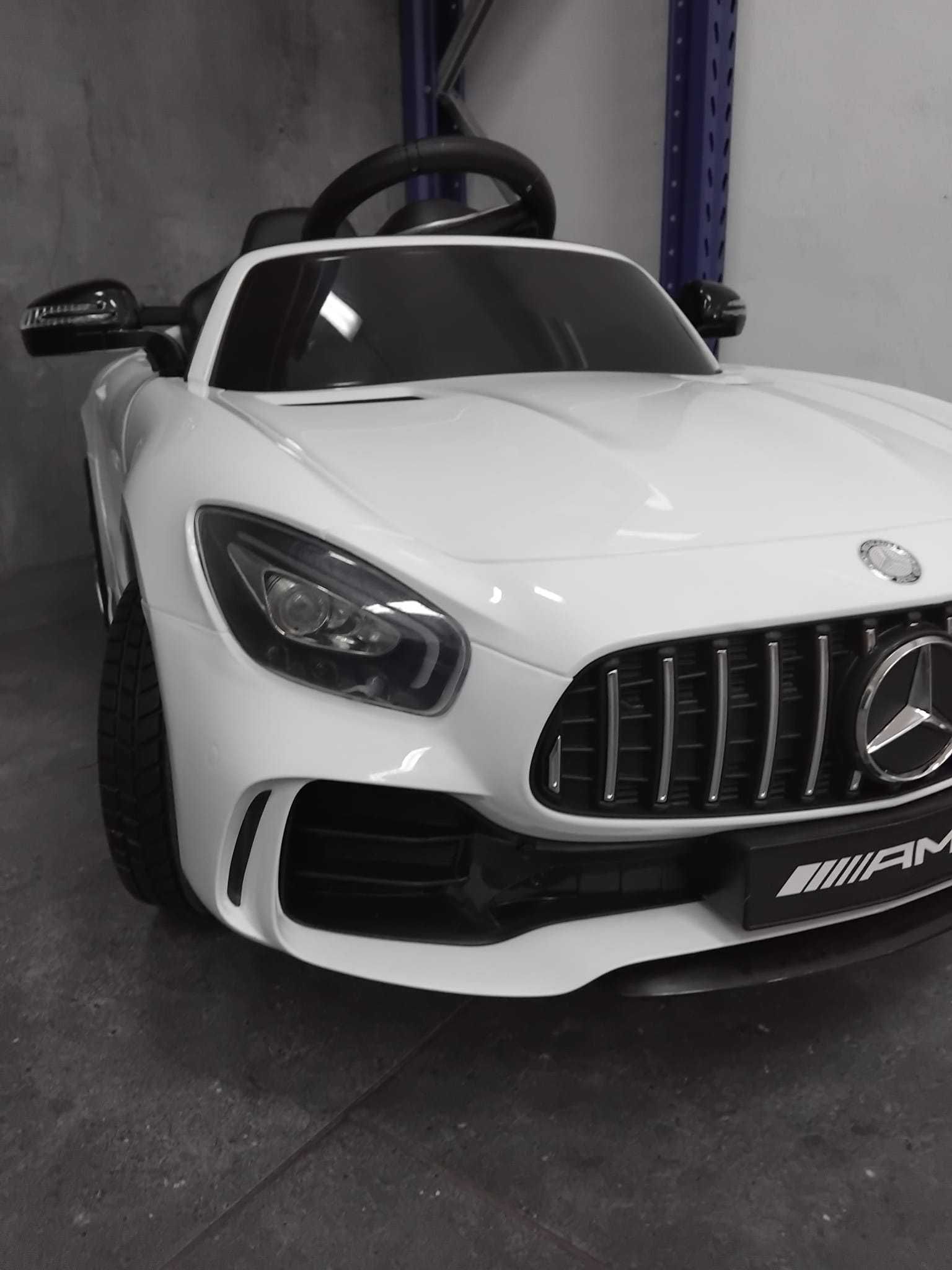 Autko na  akumulator Mercedes AMG GT-R Pilot Duże Dla Dziecka 12V