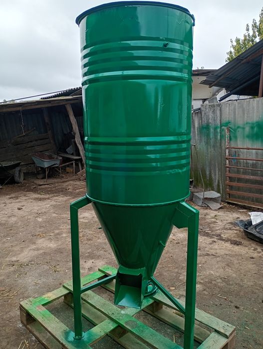 Продам кормозмішувач