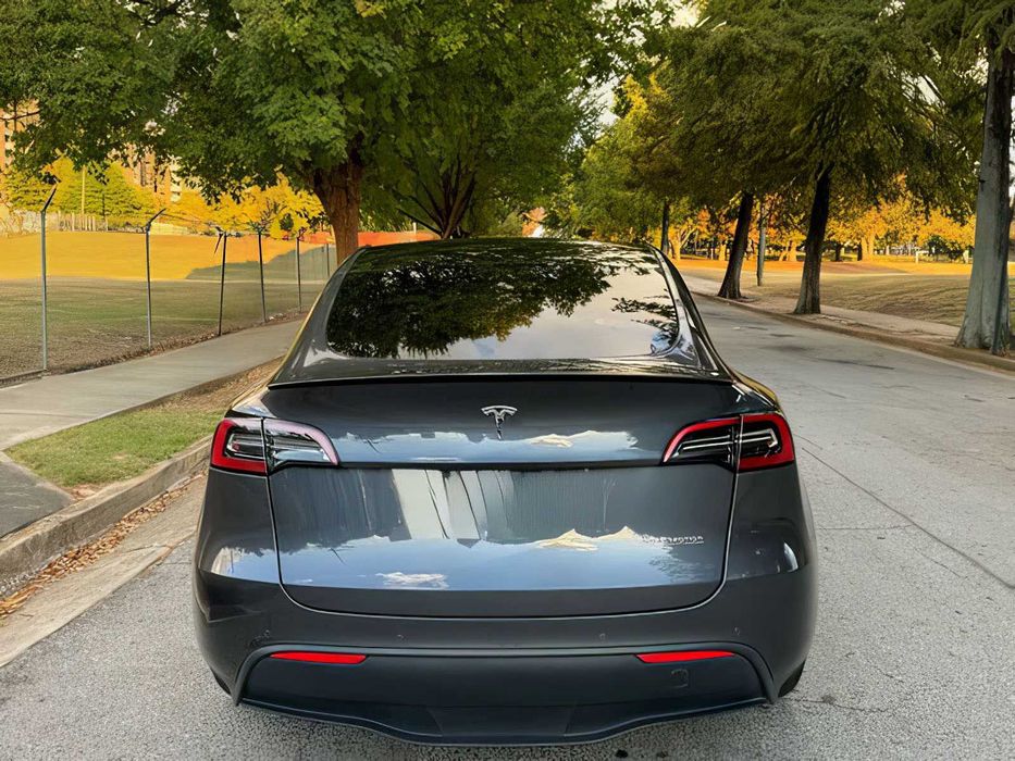 Tesla Model Y      2022
