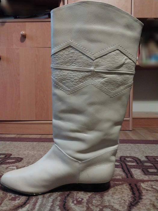 Продам нові сапоги шкіряні, бежеві