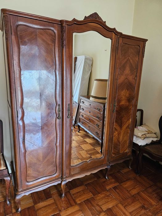 Roupeiro traços antigo