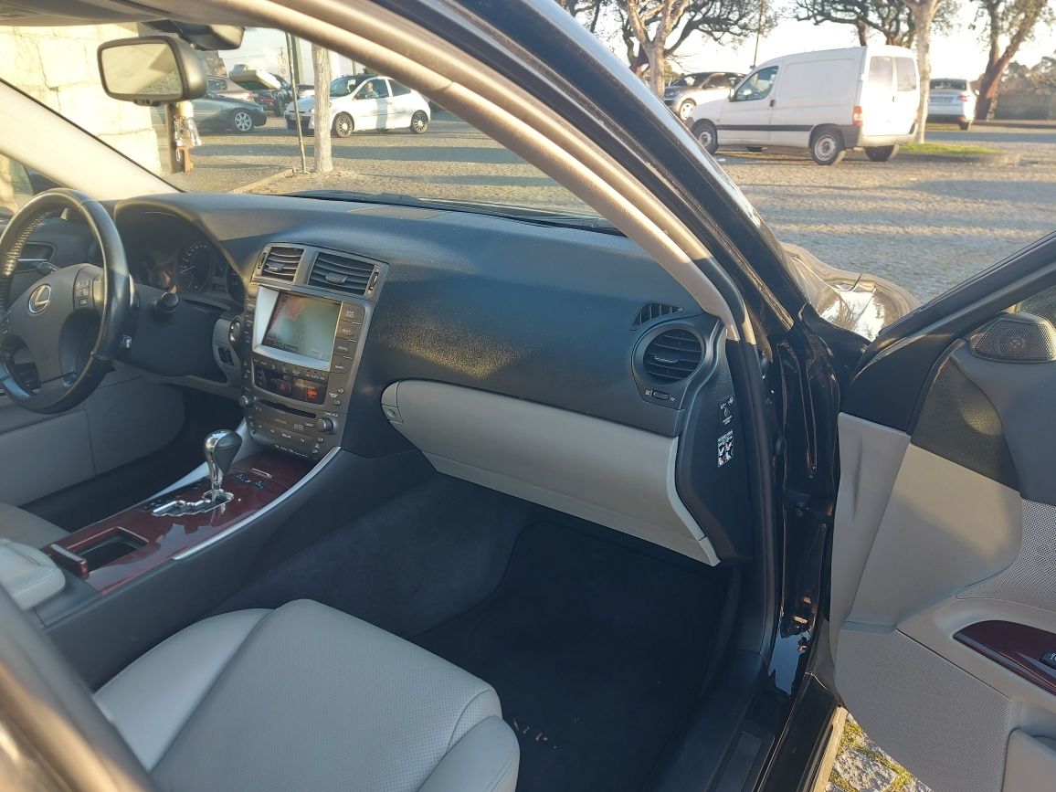 Vendo Lexus is 250
