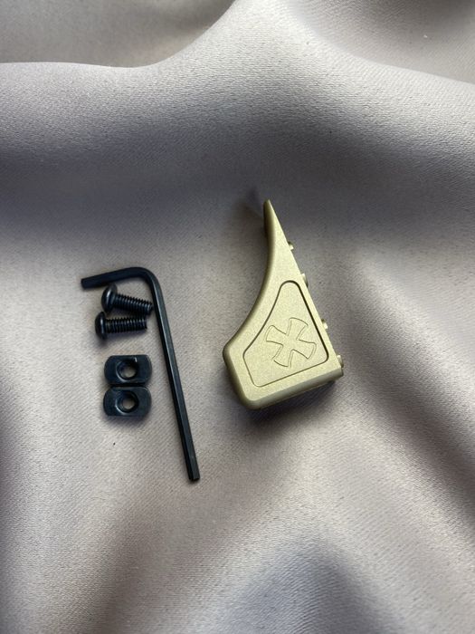 NOVESKE REVERSIBLE m-lock handstop - чорний  тa FDE