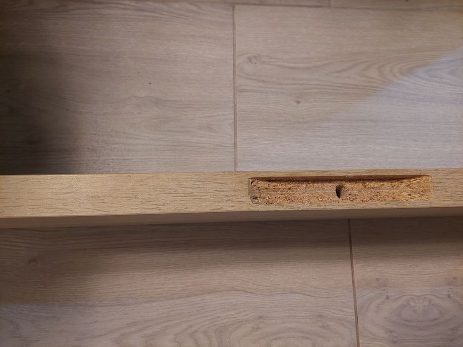 Półka na ścianę drewniana