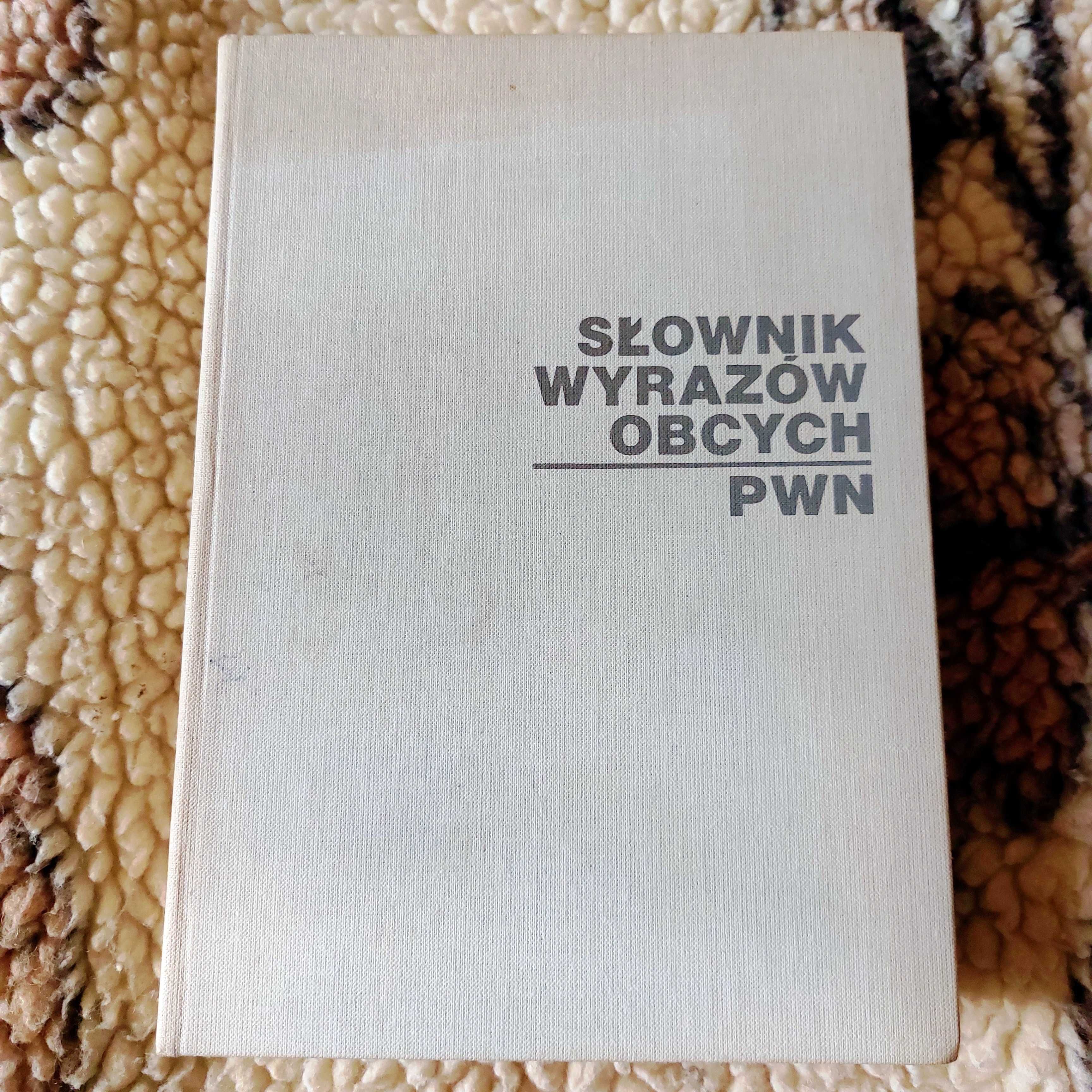 Słownik wyrazów obcych: PWN | bardzo obszerna publikacja, książka