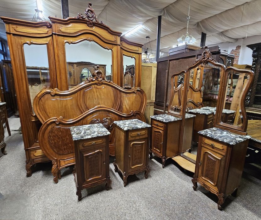 Sypialnia ludwikowska (szafa, łóżko, tremo, szafki nocne)