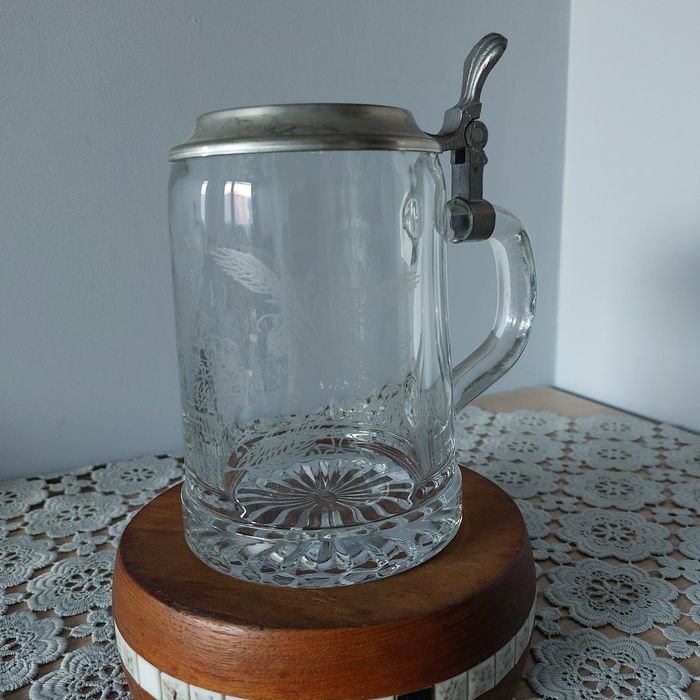 Kufel szklany z pokrywką