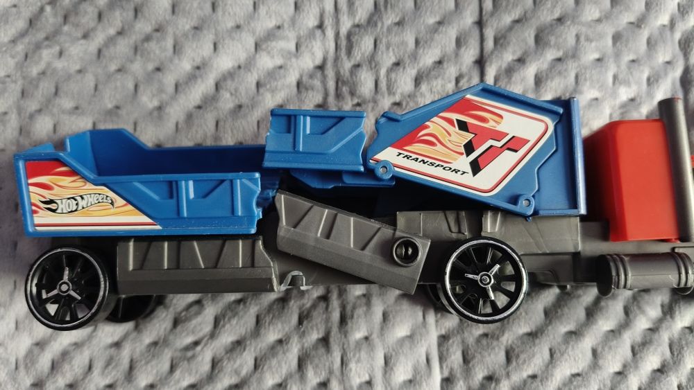 Auto Hot wheels z kraksą