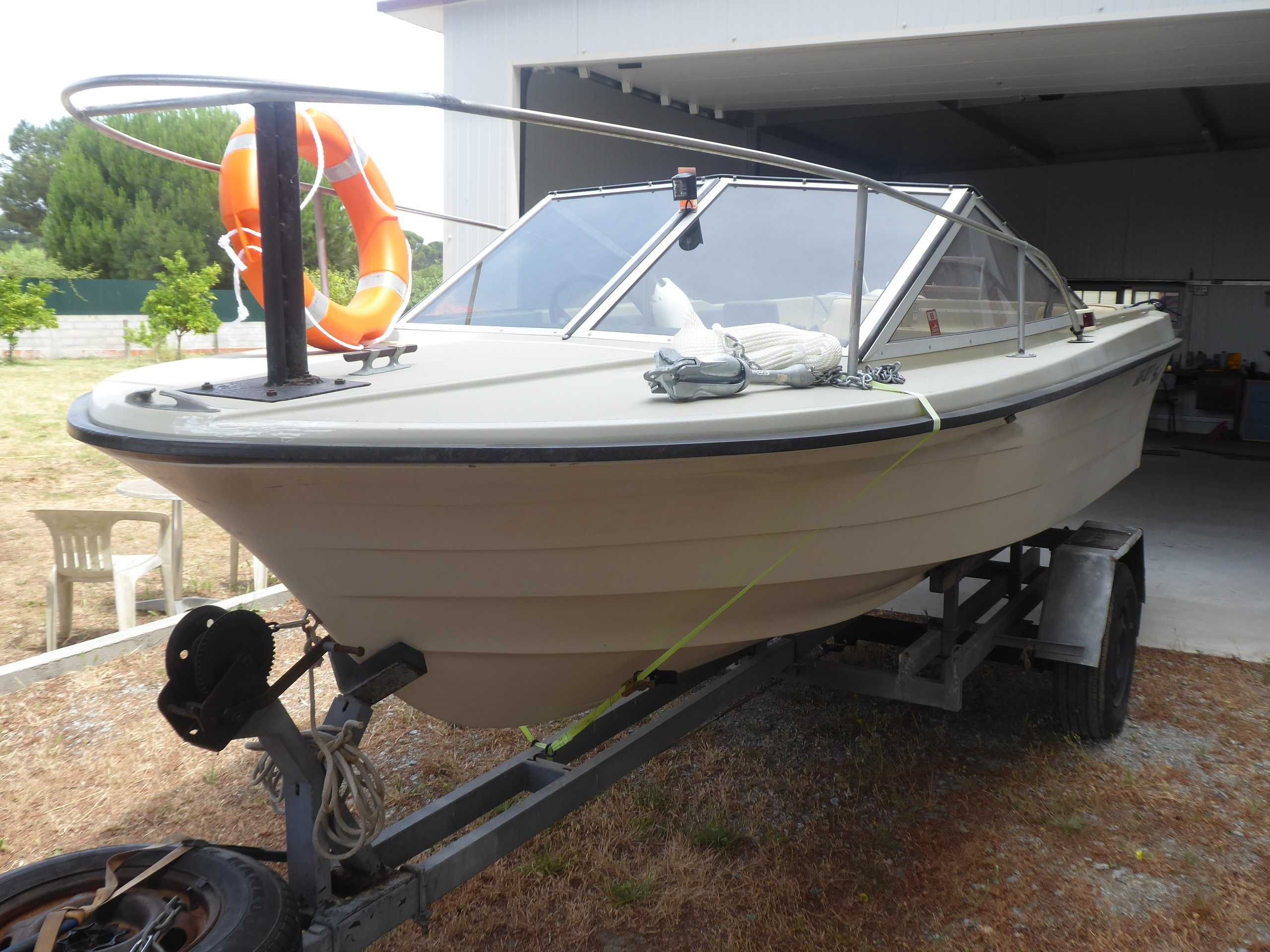 barco pesca e recreio Coronet 17