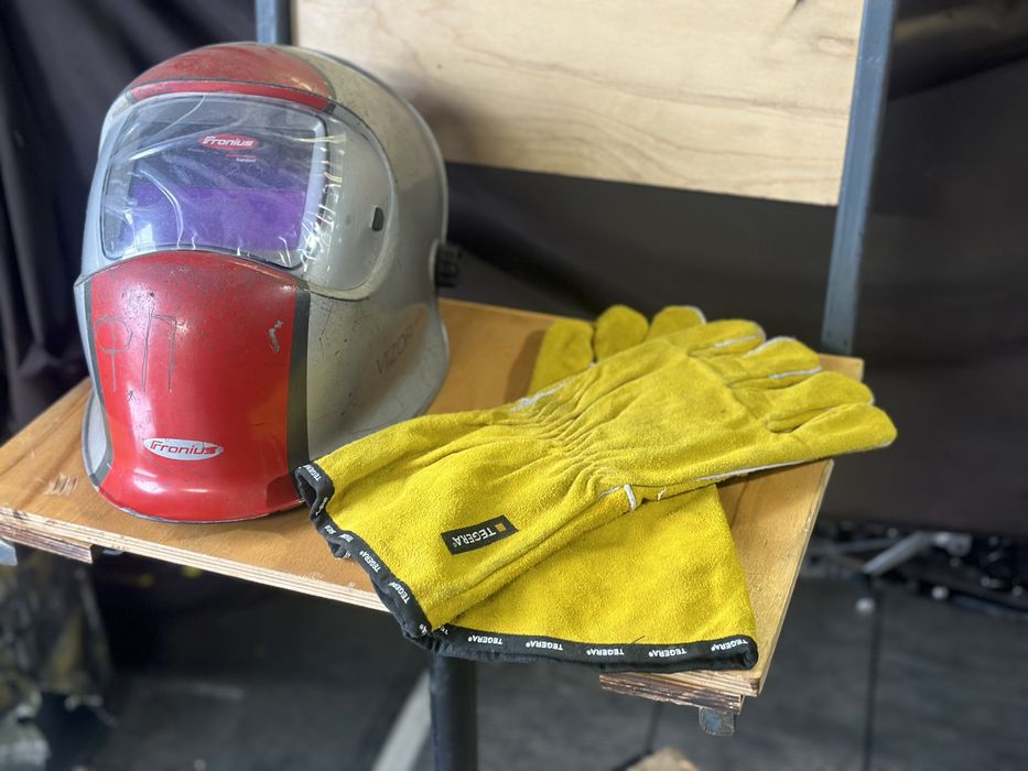 Маска Fronius vizor 1000 ( перчатки , маска , сварка )