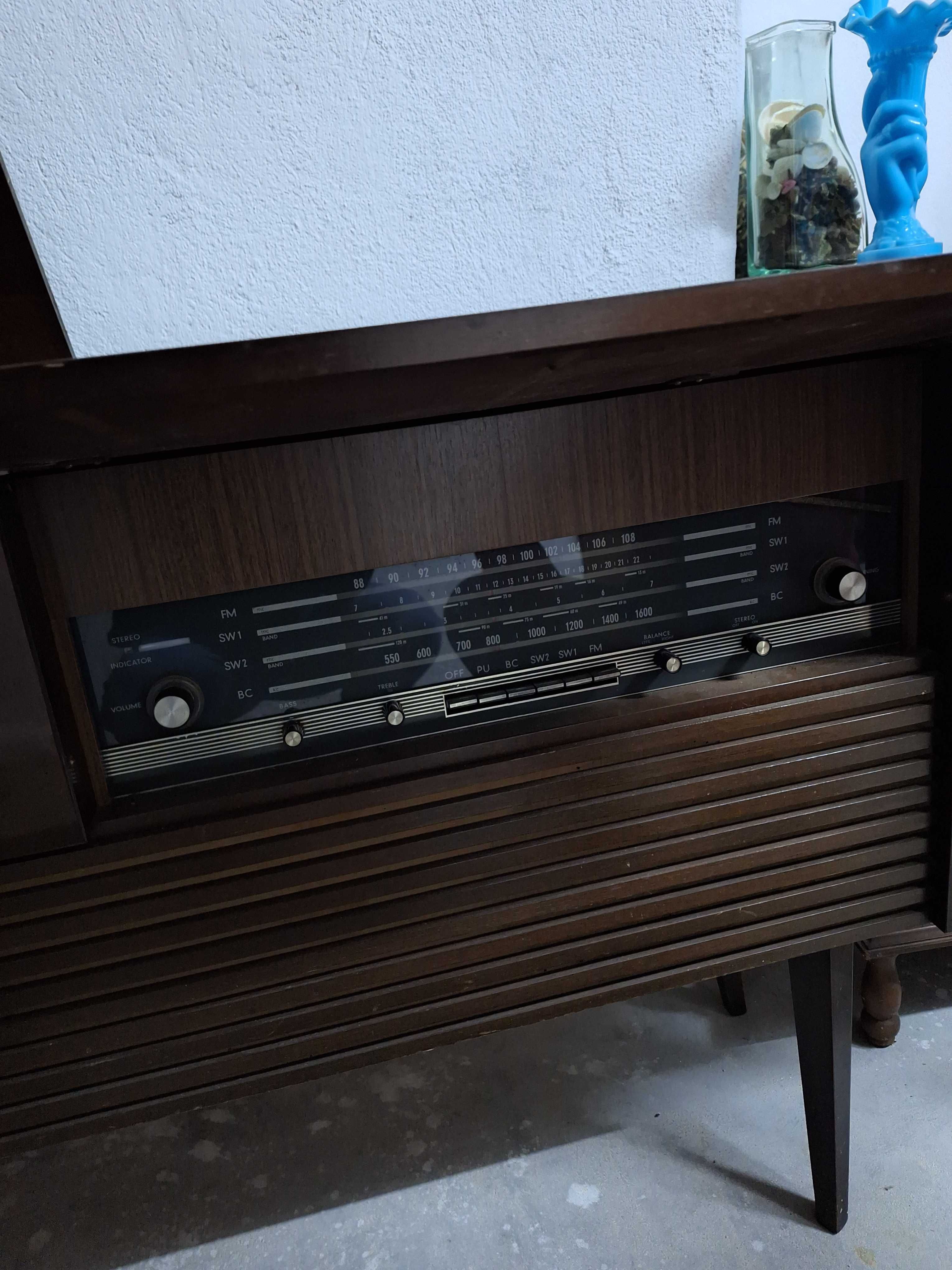 Vintage | armário com rádio e gira discos | loewe opta