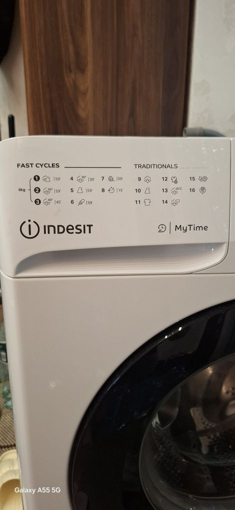 Пральна машина Indesit OMTWSA 61053 WK EU
Пральна ма