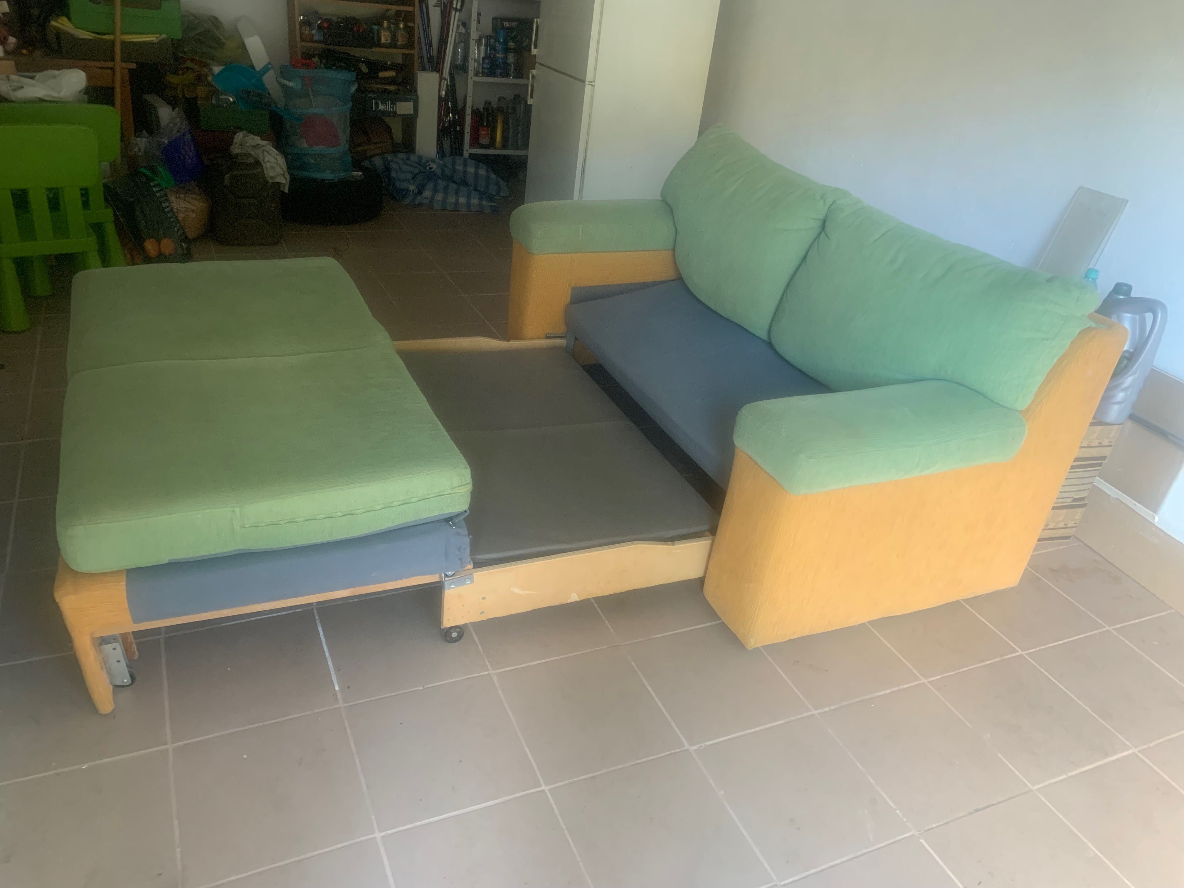 Sofa 2-osobowa rozkładana z pojemnikiem za darmo