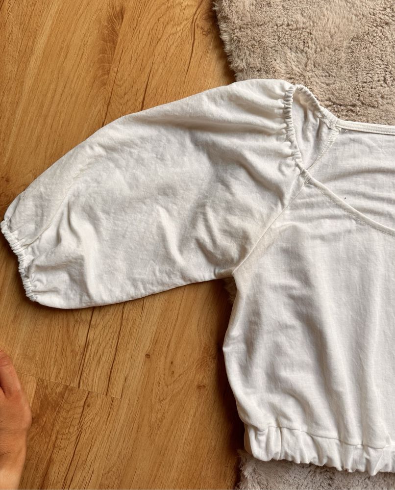 Biały crop top Reserved