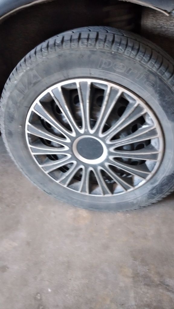 Vendo estes três tampões do meu Honda Civic MA8 cinzento escuro por 5€