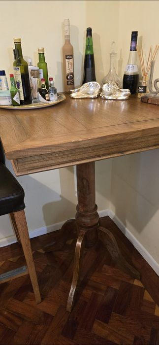 Mesa alta de apoio