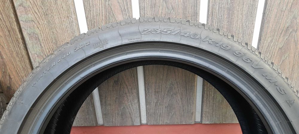 Opony zimowe Pirelli 235/40 R19  96V XL