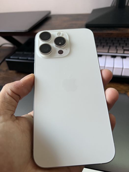 Iphone 15 pro max branco