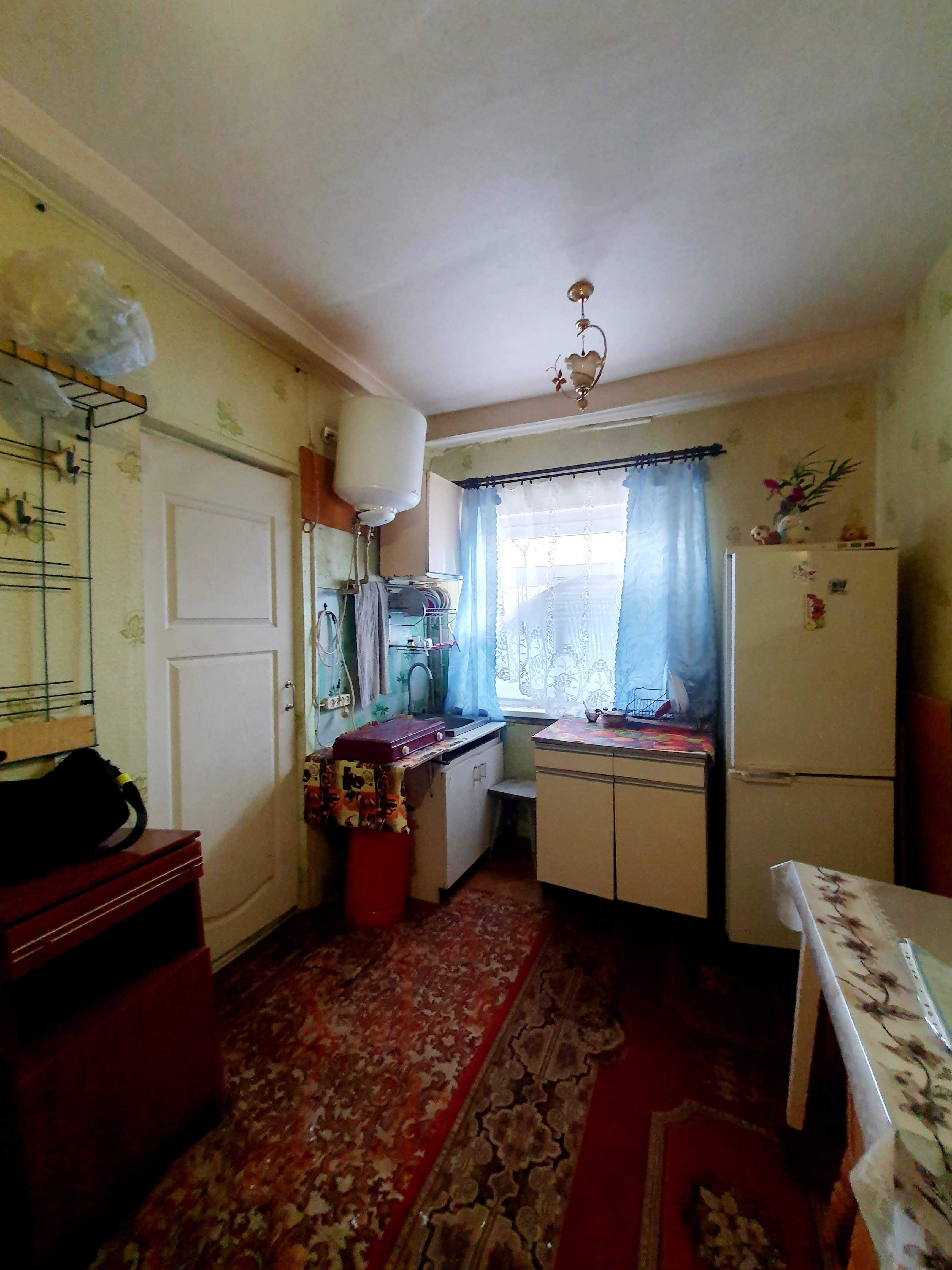 Продам 1/3 будинку,свій двір,всі зручності, вул.Лиса 57.метро Хол гора