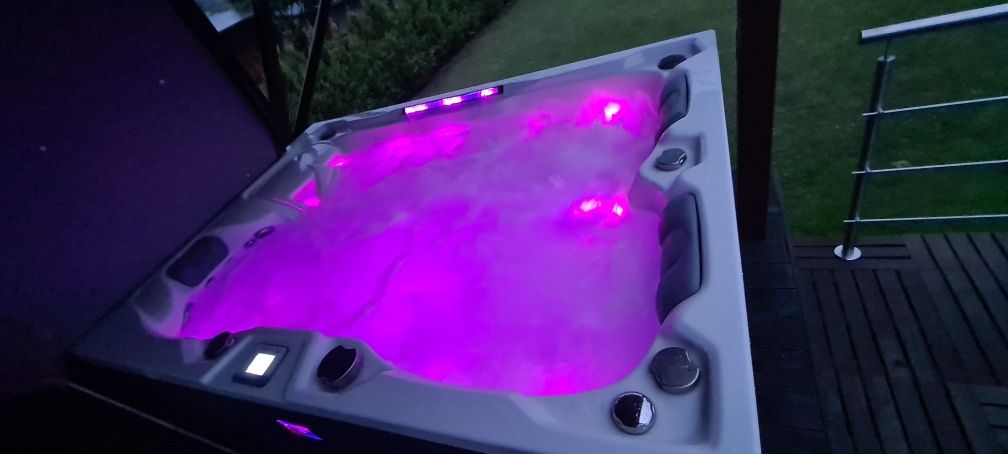 Jacuzzi ogrodowe infinitas  16000€ MB300 na zewnątrz