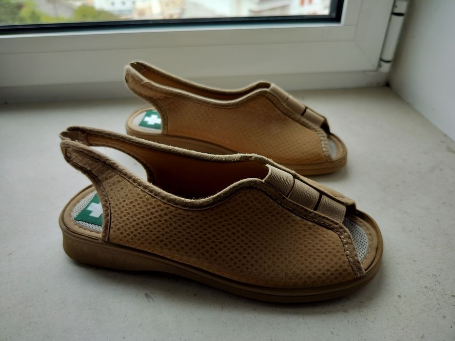 Vendo sandálias ortopédicas