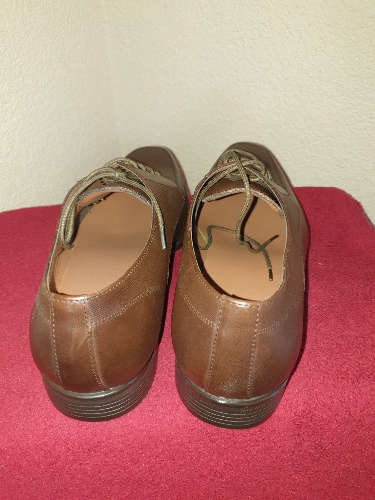 260. Skórzane pantofle Pedro