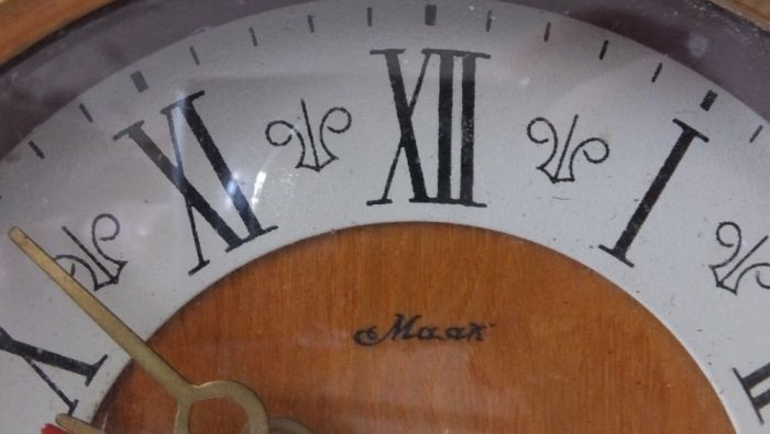 настольные каминные часы "Маяк" в деревянном корпусе времен СССР