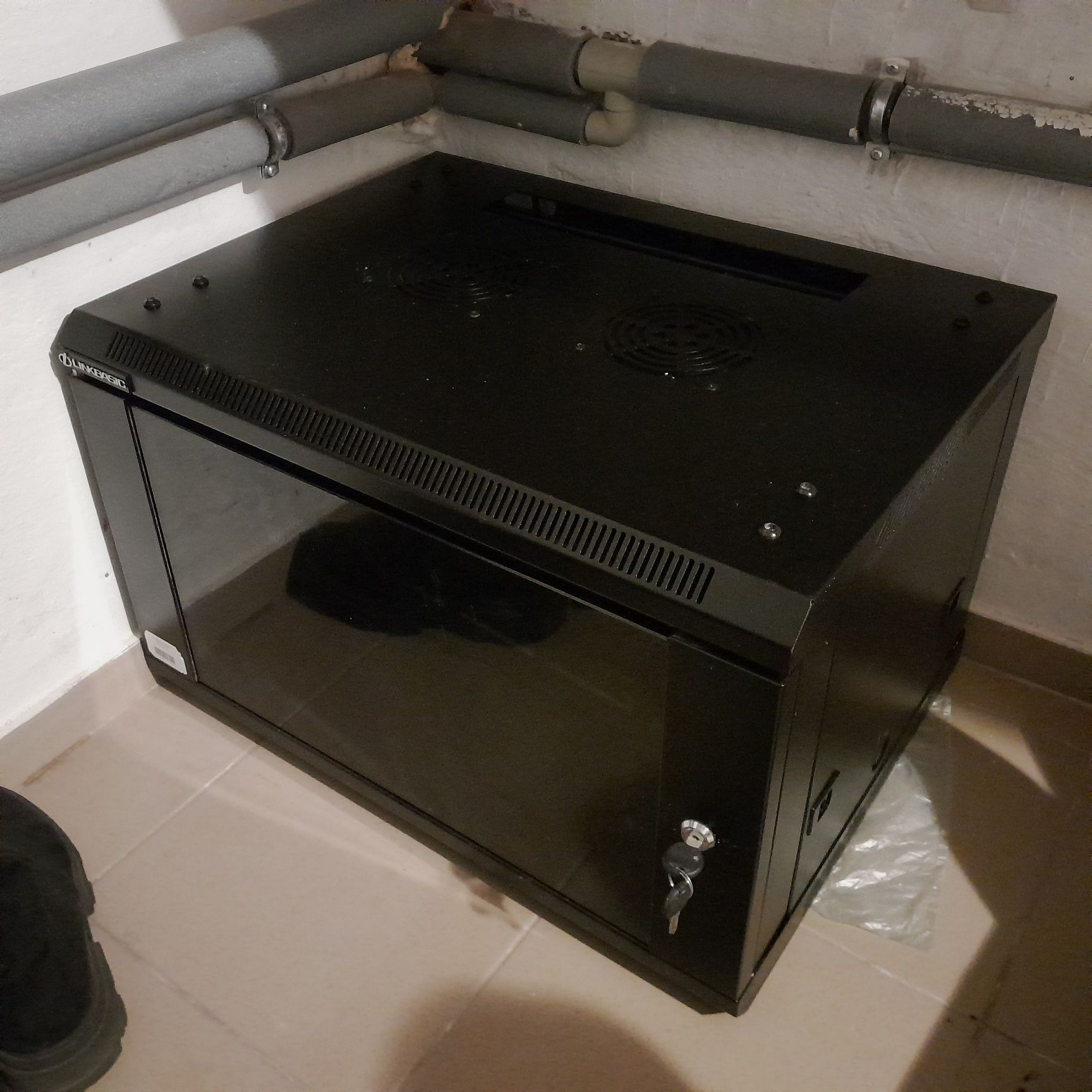 Szafa serwerową wisząca Rack 19" 6U LinkBasic 60x37x45