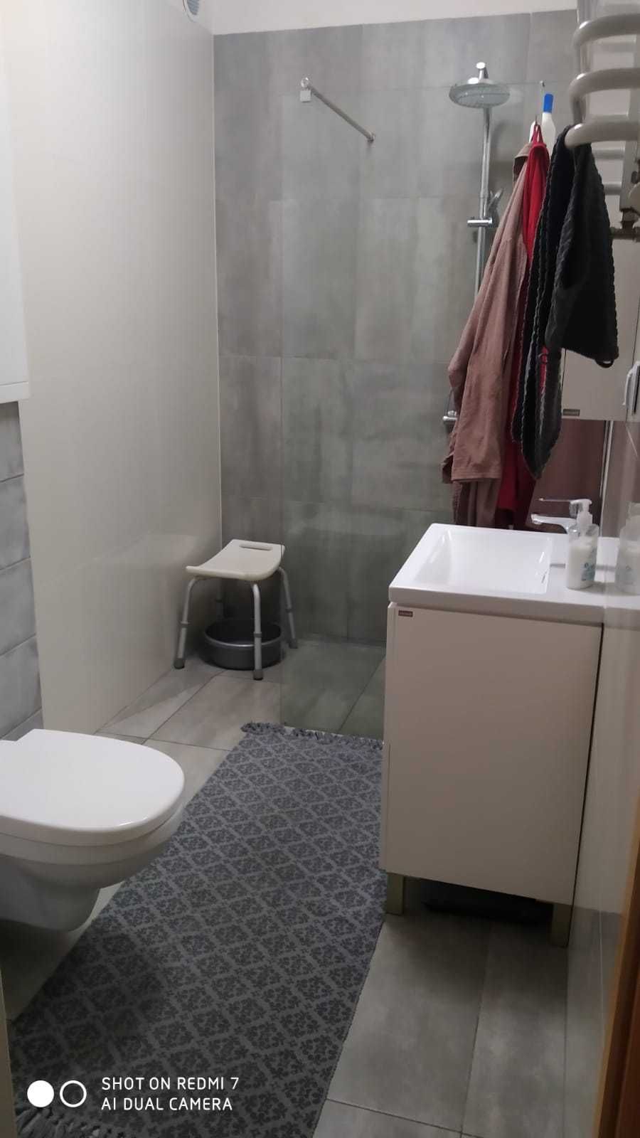 Dom nad jeziorem w 1 linii zabudowy, łódka, pomost z linią brzegową