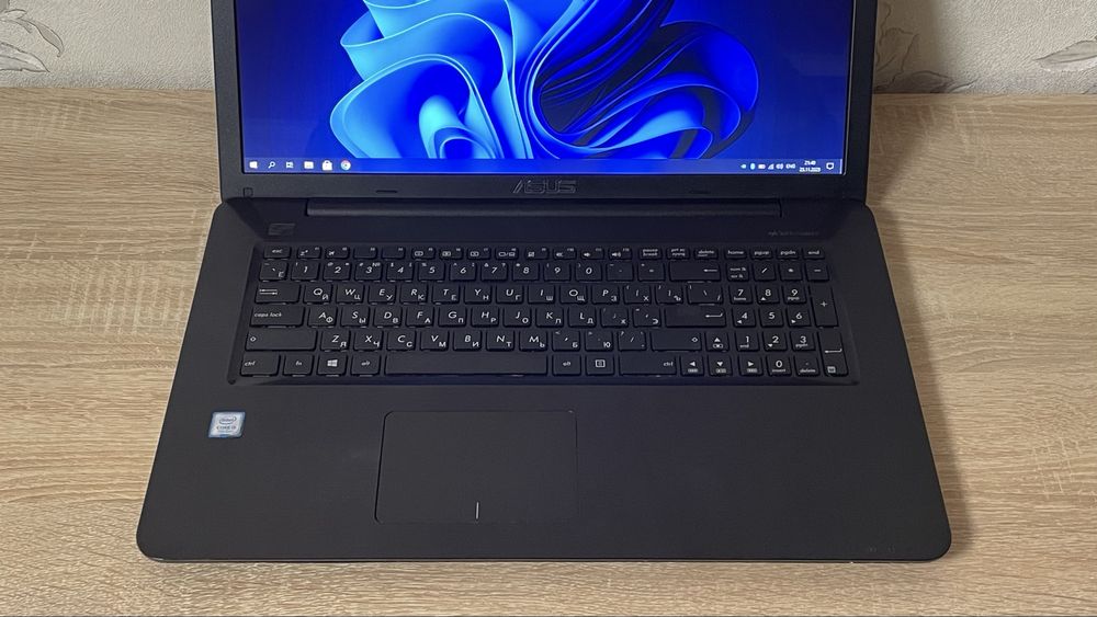 Ноутбук ASUS X756U / 17,3" / Intel Core i5 / Nvidia GeForce 940MX