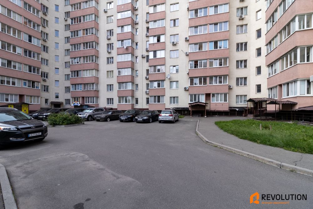 Без% ЖК Софіївська Слобідка 64 м2 комерційне приміщення