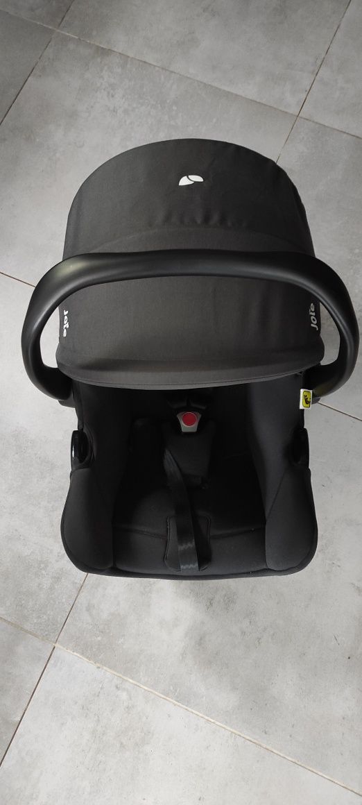 Fotelik dziecięcy/ nosidełko z adapterami do wózka bazą isofix.