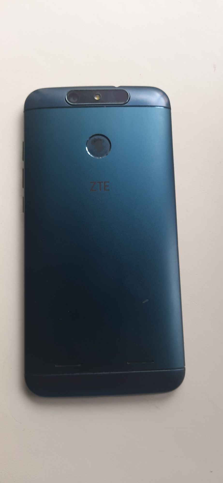 Продам смартфон  ZTE
Экран (5", IPS, 1280 x
