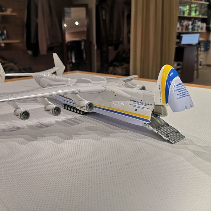 Деталізована модель літака гіганта Мрія Ан - 225,масштаб 1:200