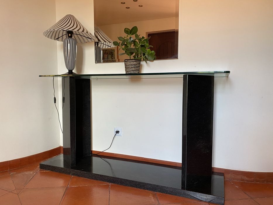Consola de luxo em granito preto e vidro com bisel