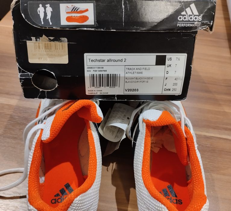 Sapatilhas de atletismo de bicos da Adidas