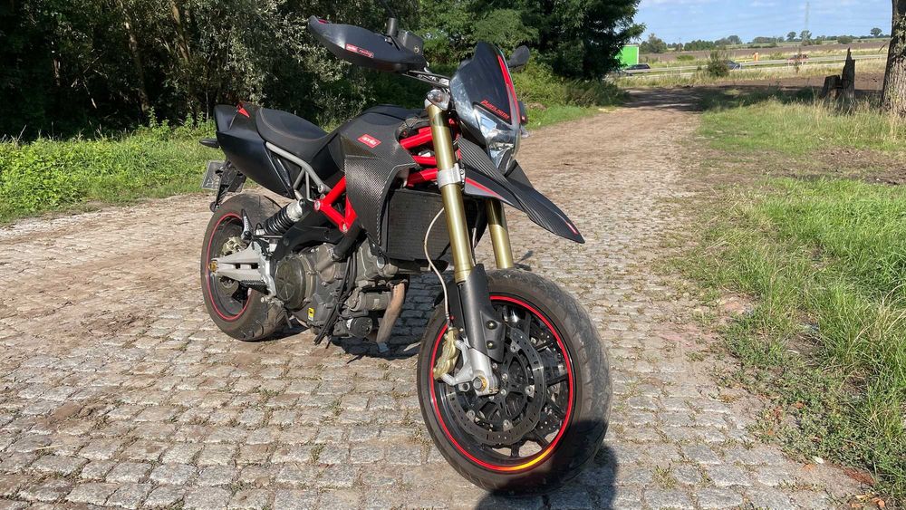 Aprilia Dorsoduro 750 Factory