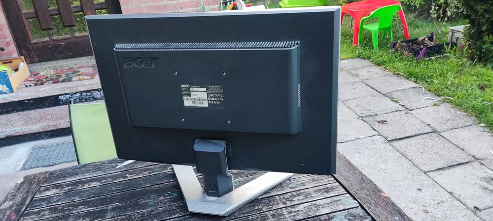 Monitor 22 Acer stan dobry