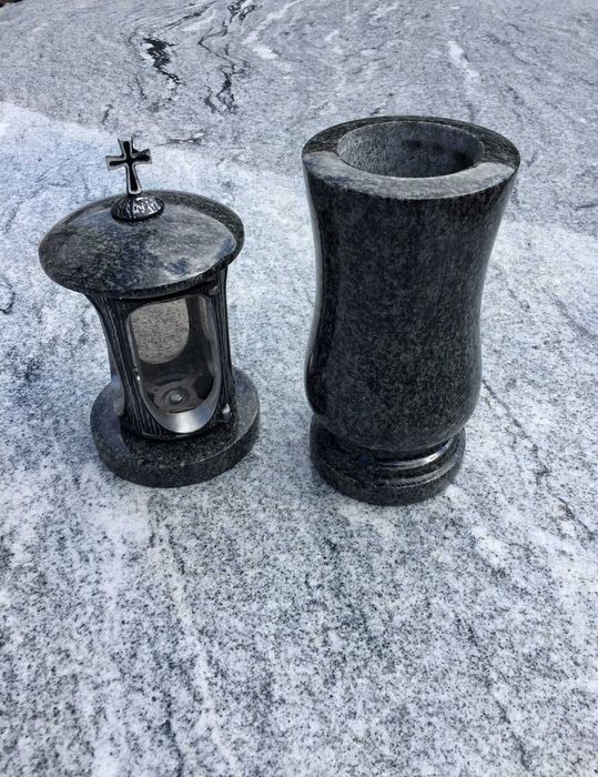 Nagrobek granitowy montaż + napisy 5500 zł