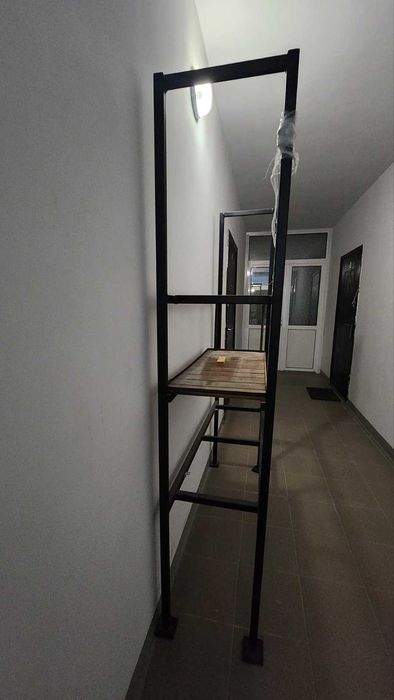 Стелаж металевий зварний, з регульованими ніжками