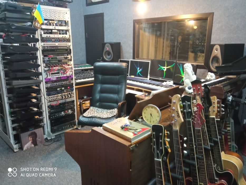 Гітарист, клавішник, скрипаль, духовик, ударні