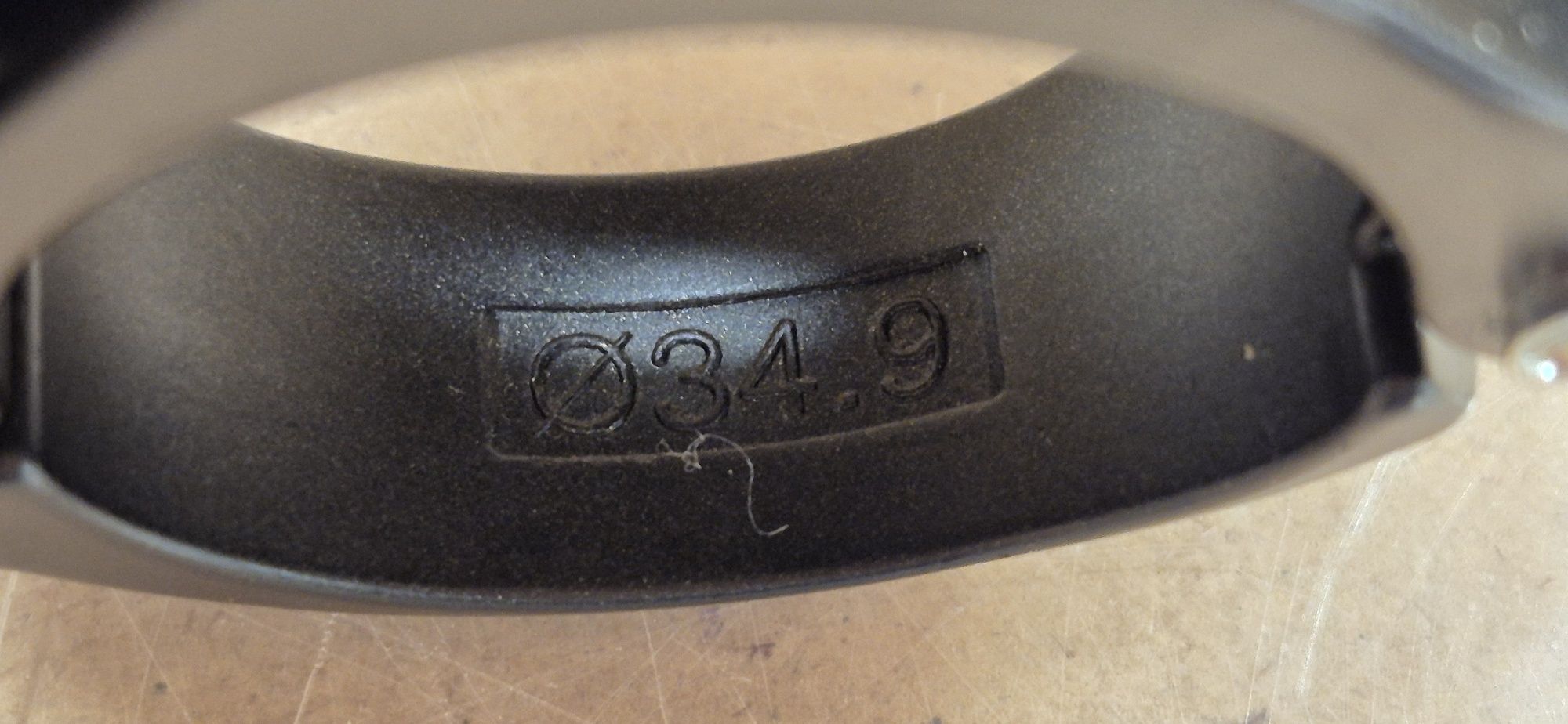 Nr1.  Przerzutka Shimano Cues FD-8010-L.