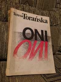 Oni, Teresa Torańska, 1990