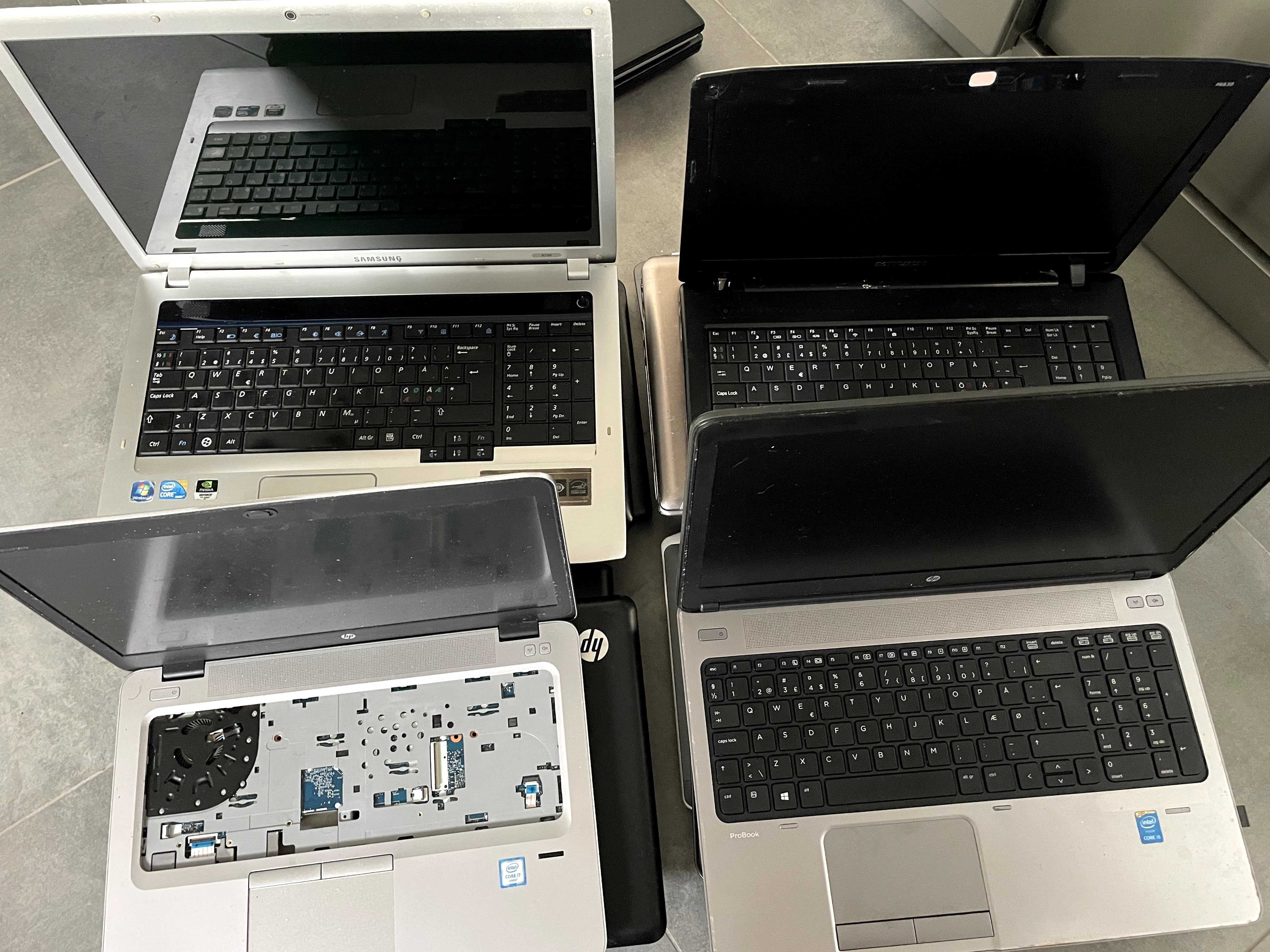 25 Laptopow plus dwa tablety
