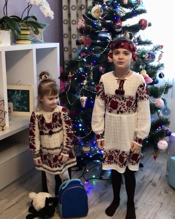 Вʼязана сукня-вишиванка