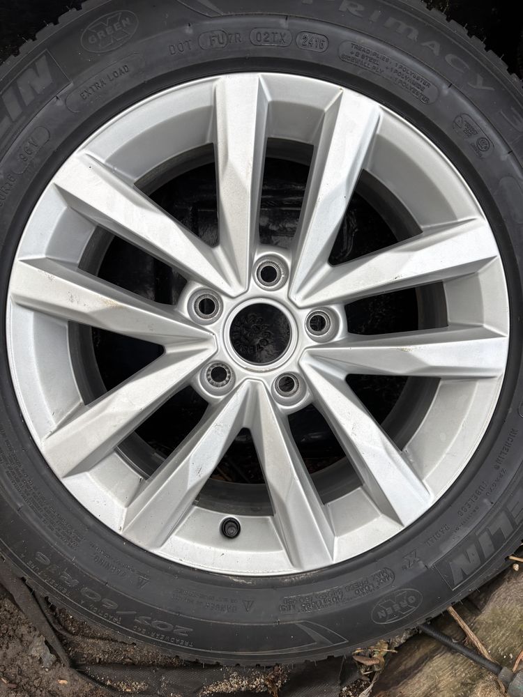 VW Tourab 5ta felga aluminiowa 5ta 601 025
